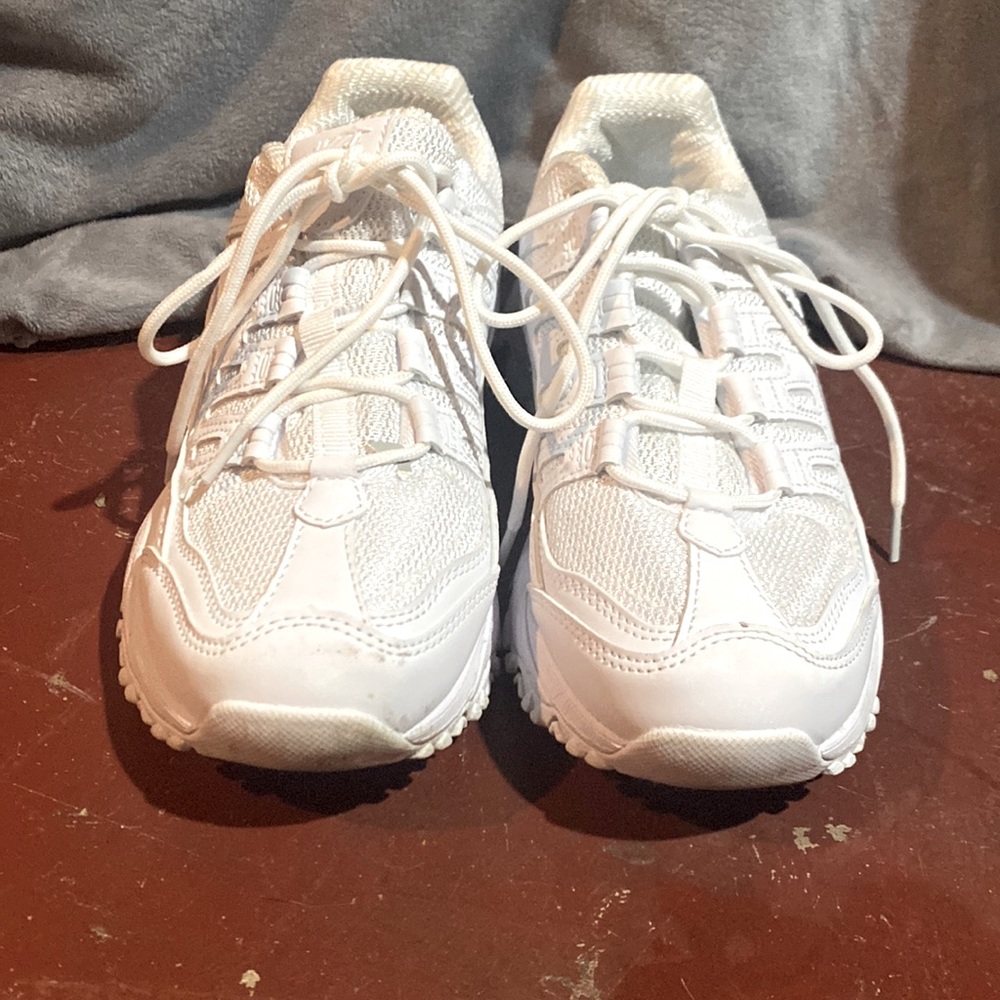 Avia tennis shoes